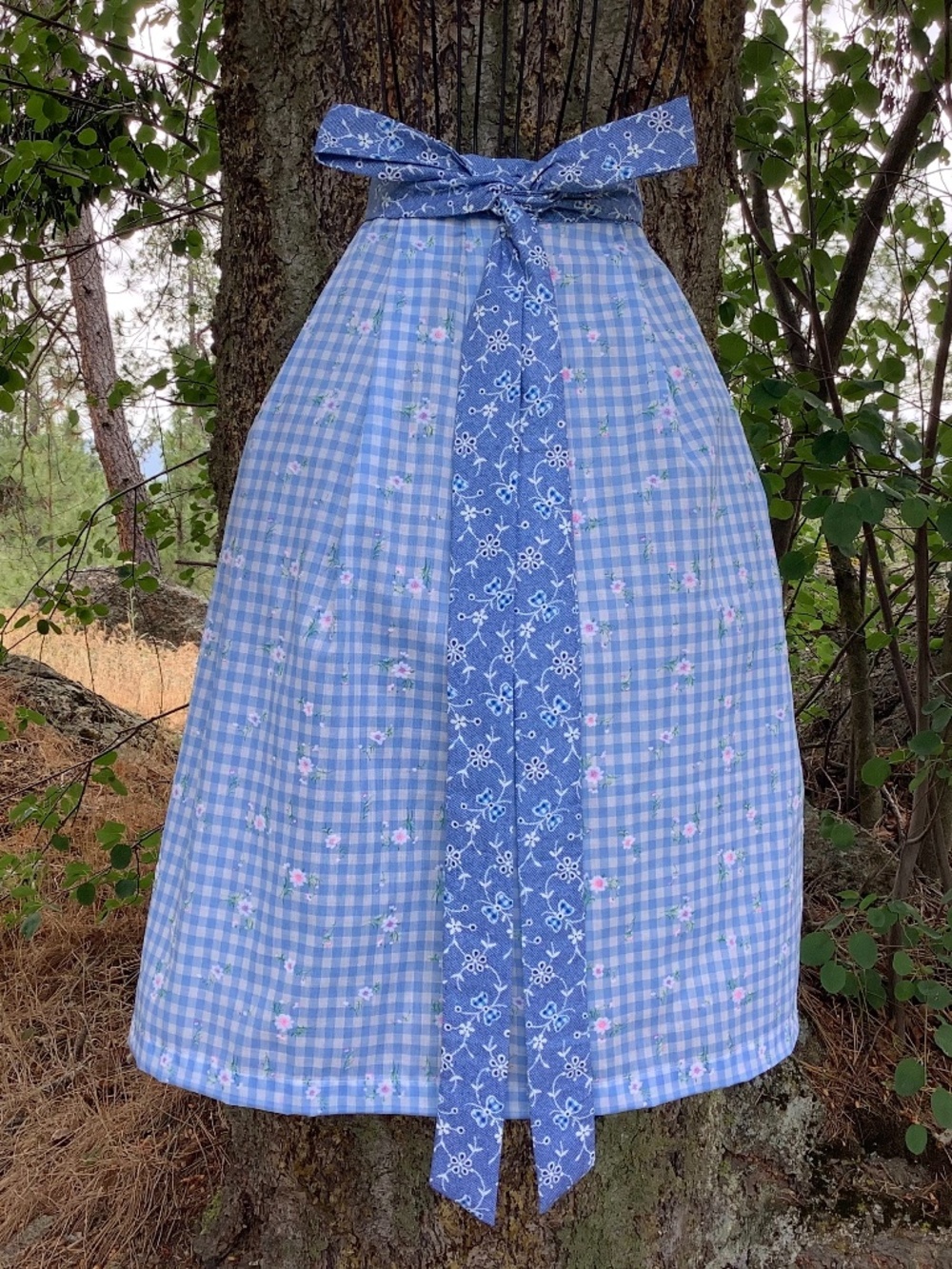 White Blue Gingham Apron with Small Pink Flowers Oktoberfest Dirndl Peasant